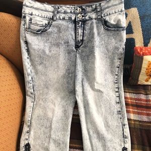 Cato Plus size Cropped Light Wash Jeans sz 16